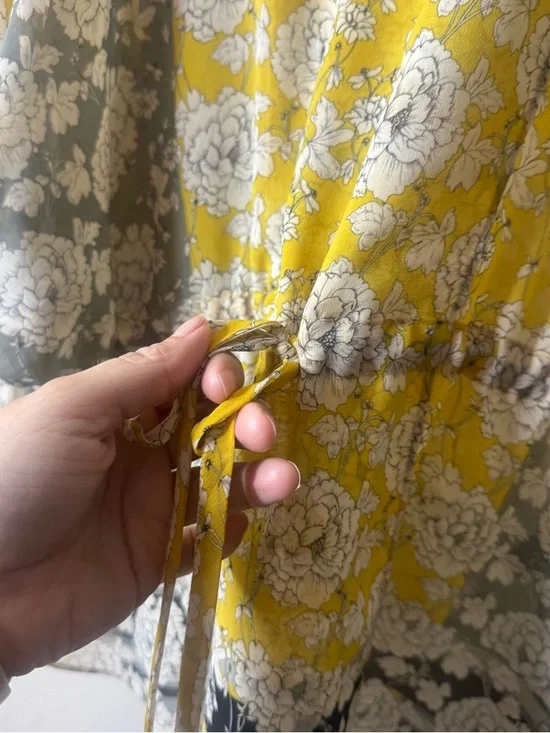 Cabi 5173 Amelia Yellow Floral Gathered Waist 3/4 Sleeve Blouse Size - Picture 5 of 8